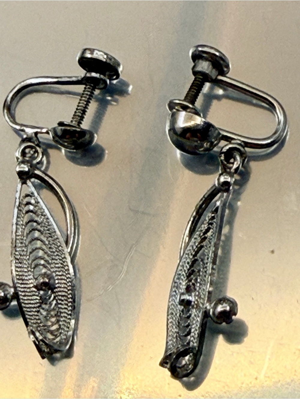 Vtg. JMS 1/20 12K Gold Filled White Gold Filigree Screwback  Earrings 40’ 50’s